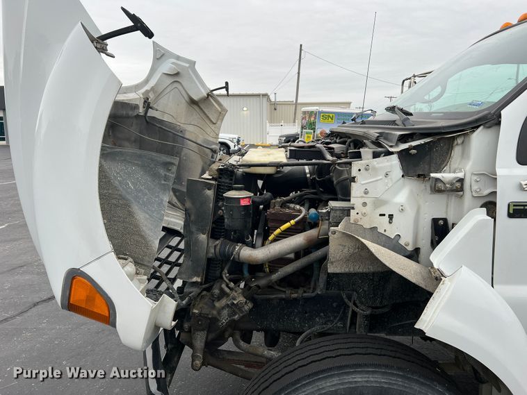 image for item DL4267 2000 Ford F650 Super Duty XL  utility / service truck