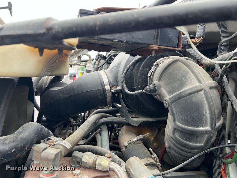 image for item DL4267 2000 Ford F650 Super Duty XL  utility / service truck