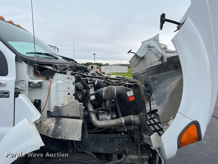 image for item DL4267 2000 Ford F650 Super Duty XL  utility / service truck