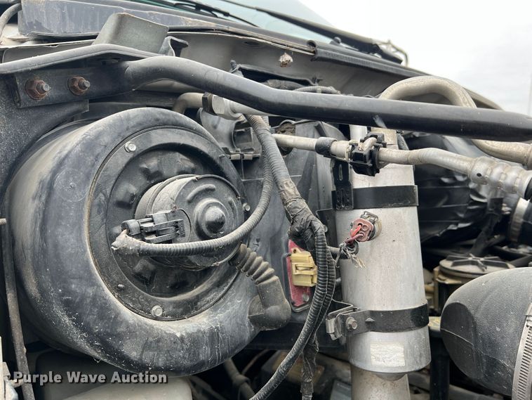 image for item DL4267 2000 Ford F650 Super Duty XL  utility / service truck