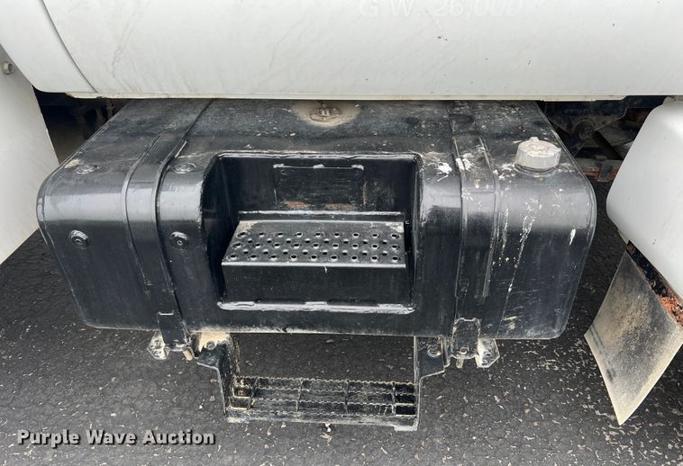 image for item DL4267 2000 Ford F650 Super Duty XL  utility / service truck