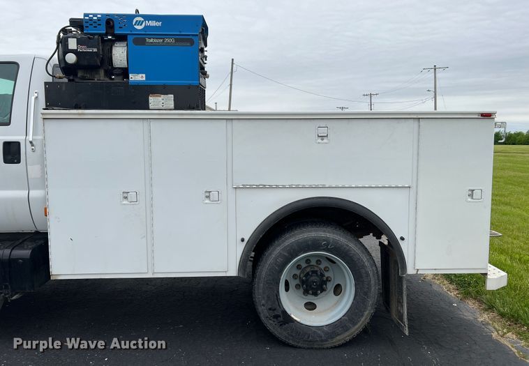 image for item DL4267 2000 Ford F650 Super Duty XL  utility / service truck