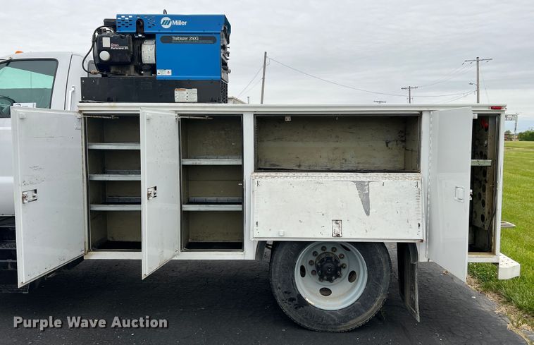 image for item DL4267 2000 Ford F650 Super Duty XL  utility / service truck