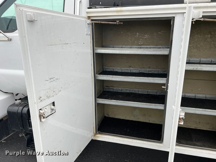 image for item DL4267 2000 Ford F650 Super Duty XL  utility / service truck