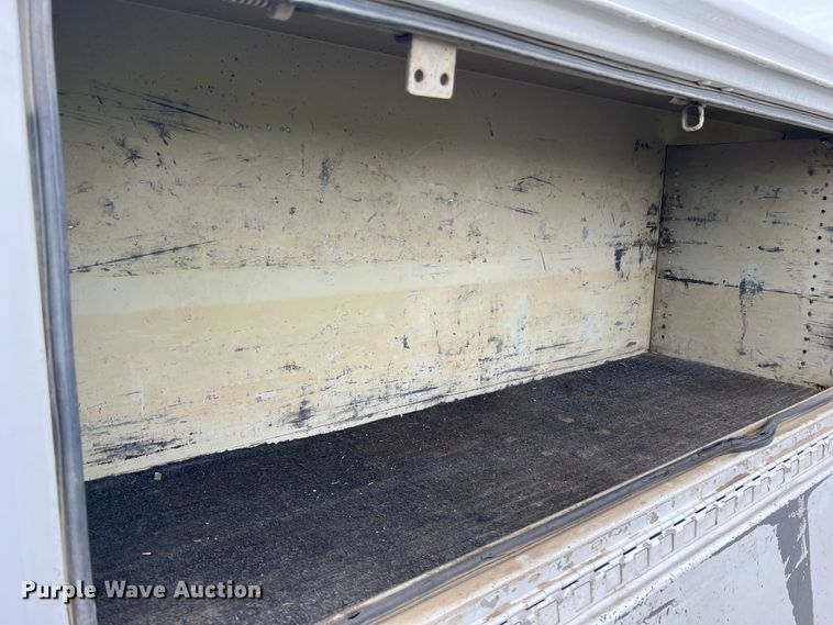 image for item DL4267 2000 Ford F650 Super Duty XL  utility / service truck