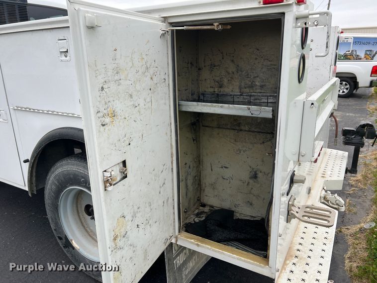 image for item DL4267 2000 Ford F650 Super Duty XL  utility / service truck