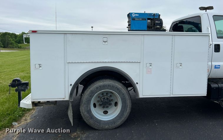 image for item DL4267 2000 Ford F650 Super Duty XL  utility / service truck