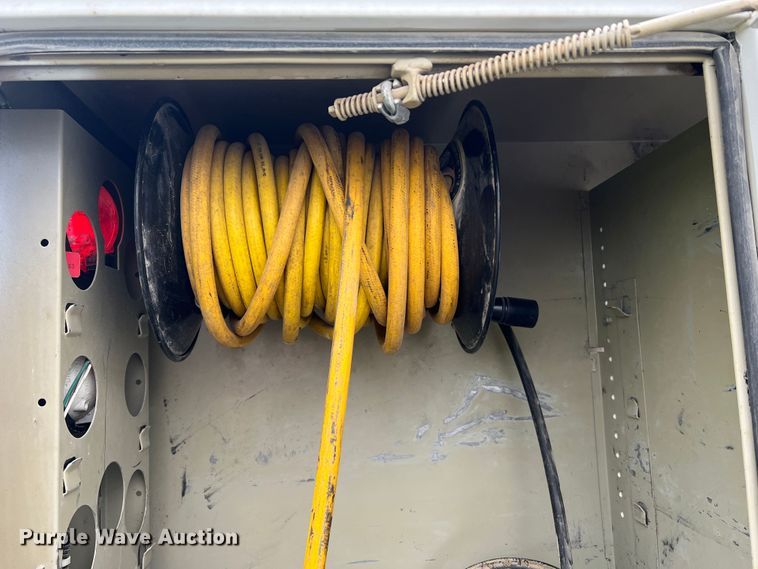 image for item DL4267 2000 Ford F650 Super Duty XL  utility / service truck