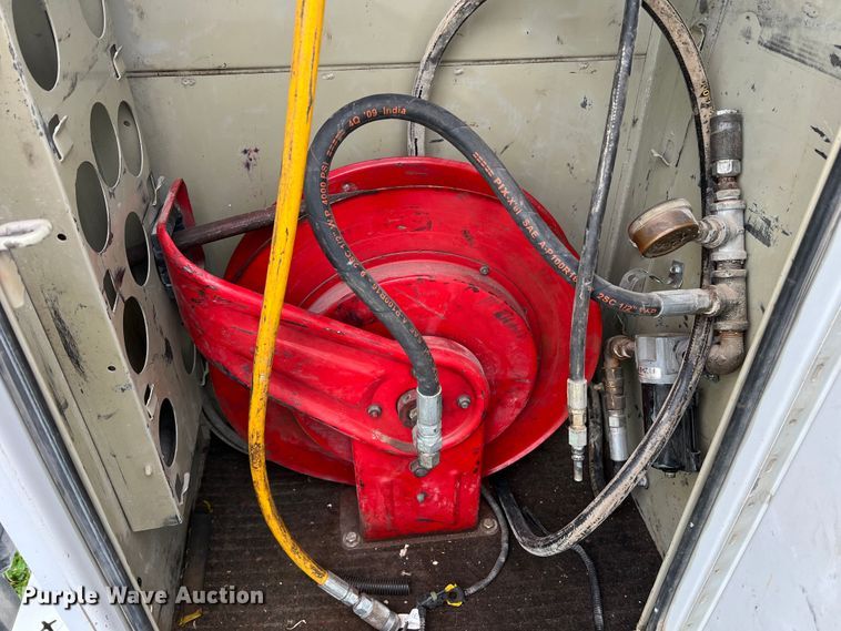 image for item DL4267 2000 Ford F650 Super Duty XL  utility / service truck