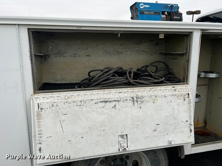 image for item DL4267 2000 Ford F650 Super Duty XL  utility / service truck