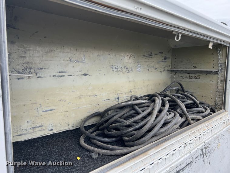 image for item DL4267 2000 Ford F650 Super Duty XL  utility / service truck