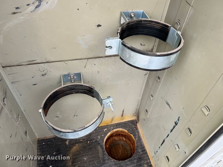 image for item DL4267 2000 Ford F650 Super Duty XL  utility / service truck