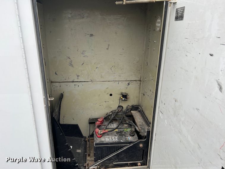 image for item DL4267 2000 Ford F650 Super Duty XL  utility / service truck