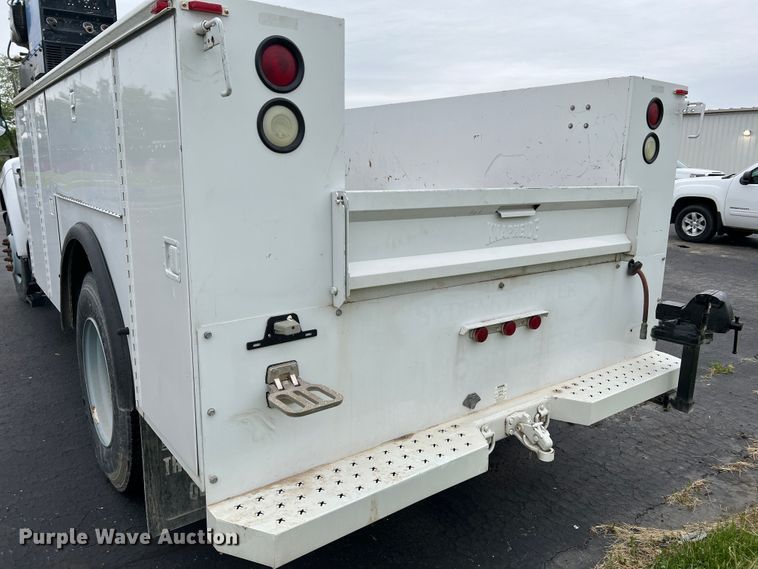 image for item DL4267 2000 Ford F650 Super Duty XL  utility / service truck