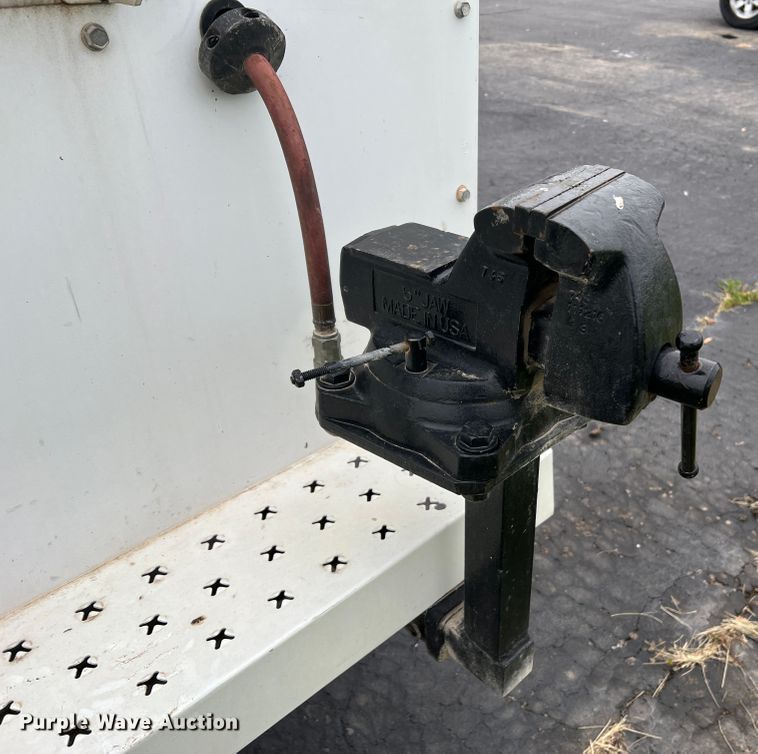 image for item DL4267 2000 Ford F650 Super Duty XL  utility / service truck