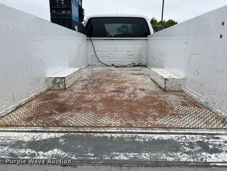 image for item DL4267 2000 Ford F650 Super Duty XL  utility / service truck