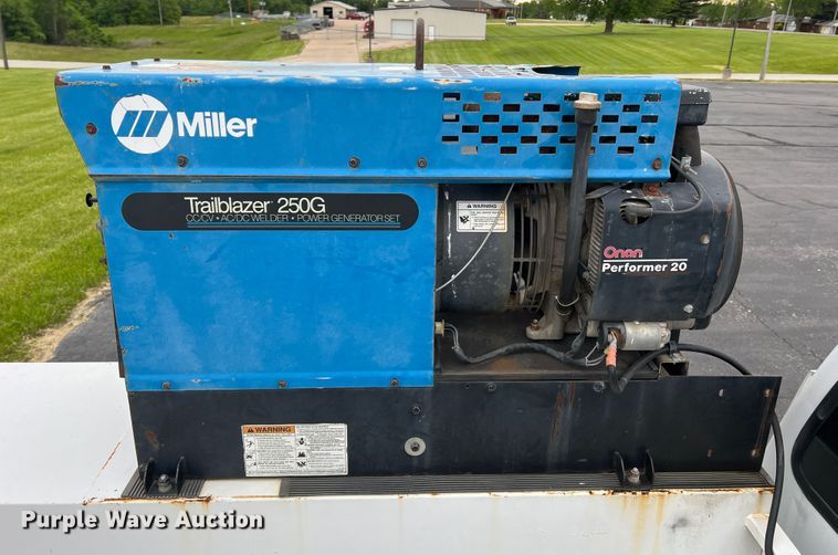 image for item DL4267 2000 Ford F650 Super Duty XL  utility / service truck