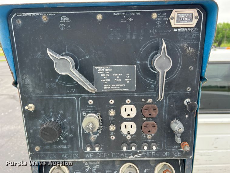 image for item DL4267 2000 Ford F650 Super Duty XL  utility / service truck