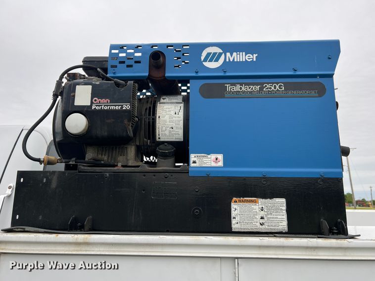 image for item DL4267 2000 Ford F650 Super Duty XL  utility / service truck