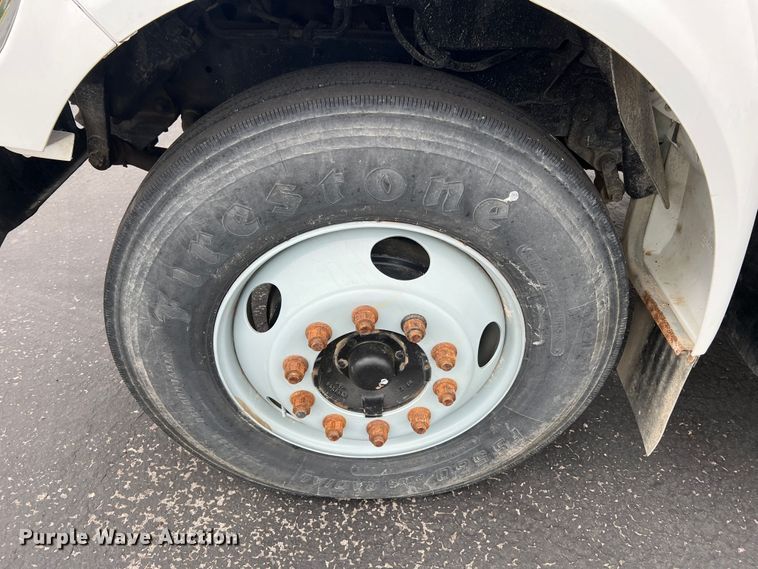 image for item DL4267 2000 Ford F650 Super Duty XL  utility / service truck