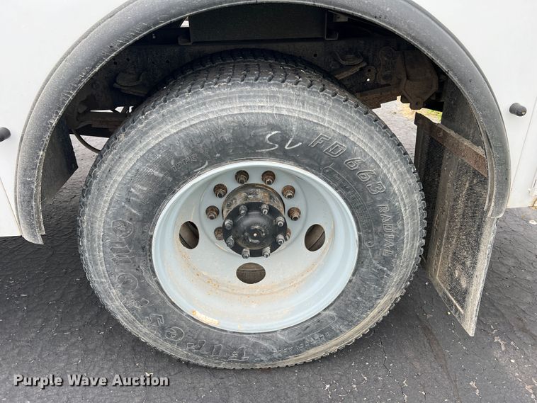 image for item DL4267 2000 Ford F650 Super Duty XL  utility / service truck