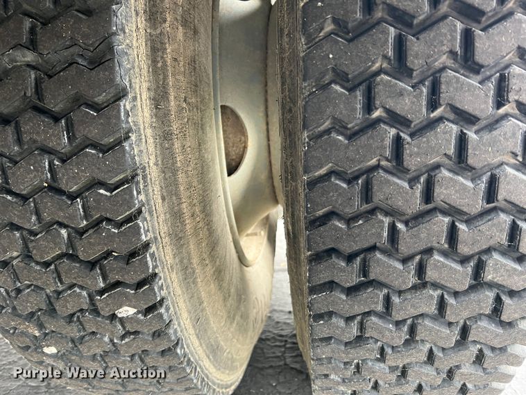 image for item DL4267 2000 Ford F650 Super Duty XL  utility / service truck