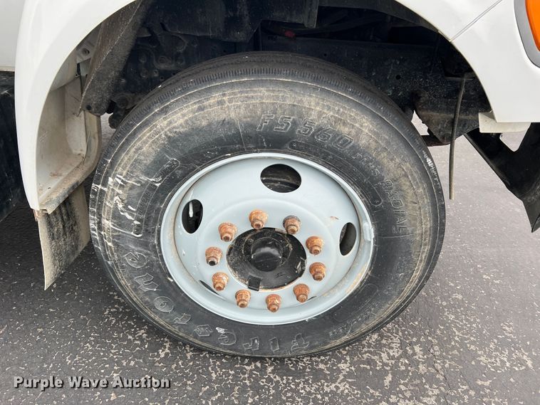 image for item DL4267 2000 Ford F650 Super Duty XL  utility / service truck