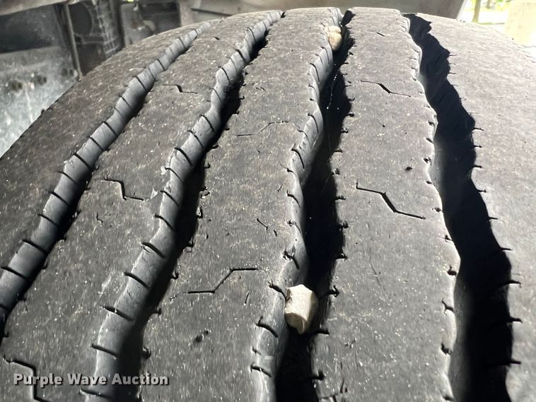 image for item DL4267 2000 Ford F650 Super Duty XL  utility / service truck