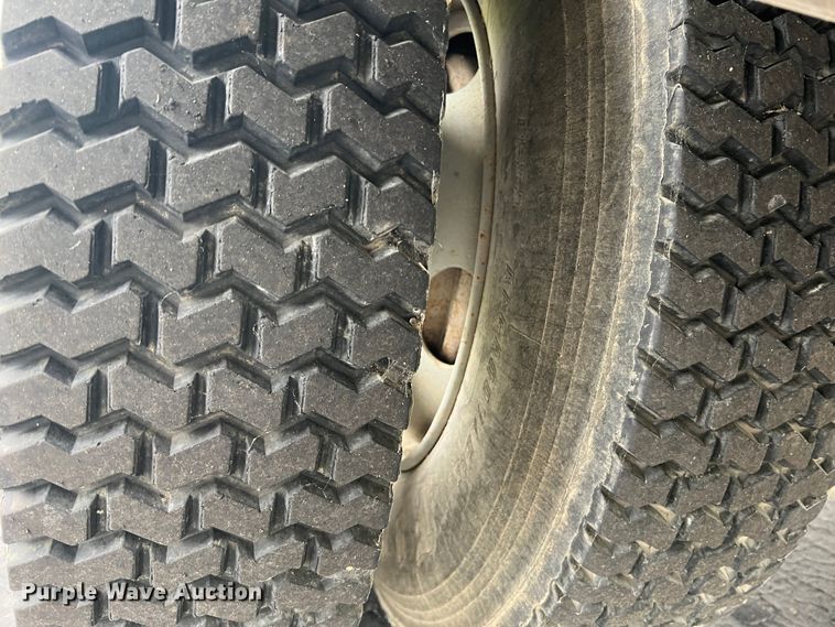 image for item DL4267 2000 Ford F650 Super Duty XL  utility / service truck