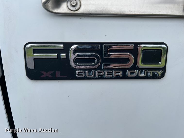 image for item DL4267 2000 Ford F650 Super Duty XL  utility / service truck