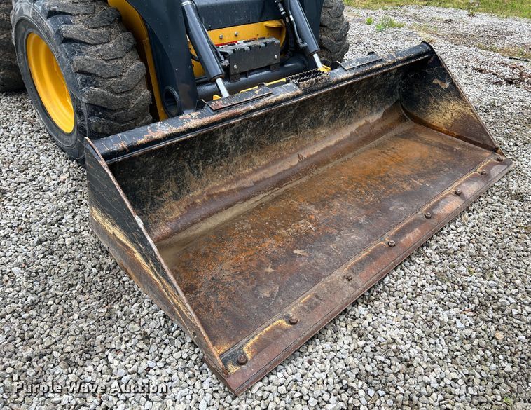 image for item DL4282 2019 John Deere 324G  skid steer loader