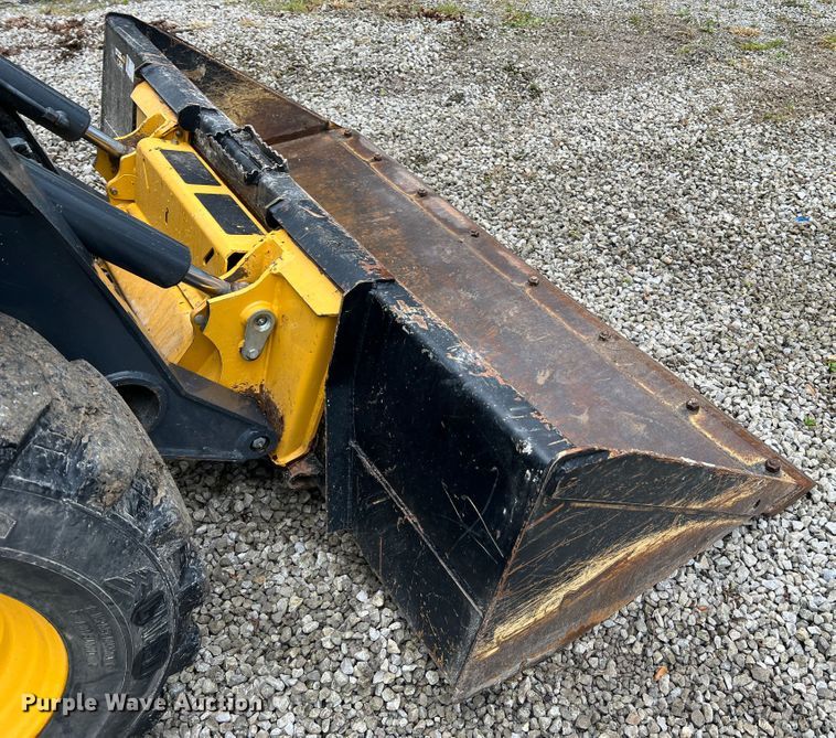 image for item DL4282 2019 John Deere 324G  skid steer loader