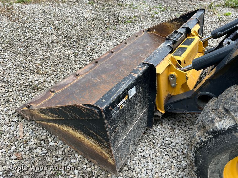 image for item DL4282 2019 John Deere 324G  skid steer loader