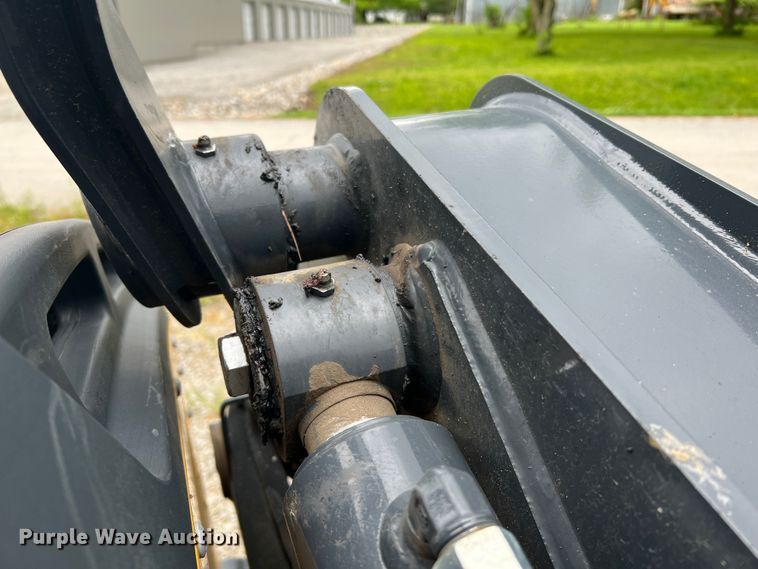 image for item DL4282 2019 John Deere 324G  skid steer loader