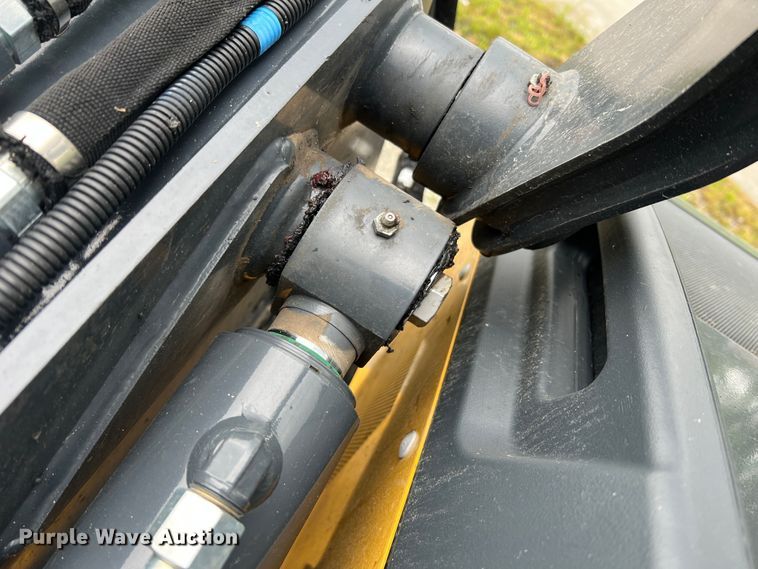 image for item DL4282 2019 John Deere 324G  skid steer loader