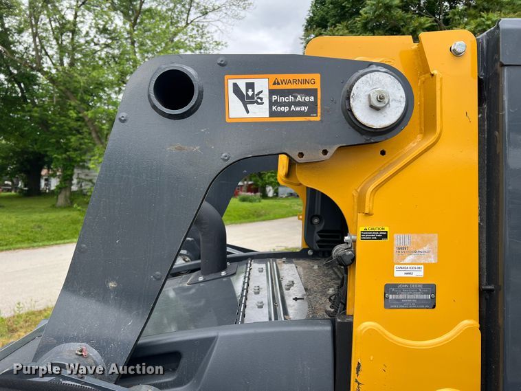 image for item DL4282 2019 John Deere 324G  skid steer loader