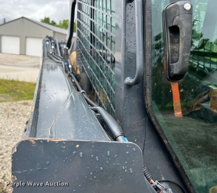 image for item DL4282 2019 John Deere 324G  skid steer loader