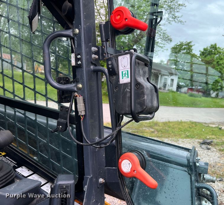 image for item DL4282 2019 John Deere 324G  skid steer loader