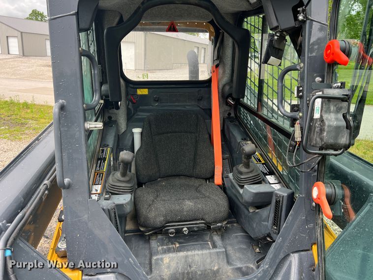 image for item DL4282 2019 John Deere 324G  skid steer loader