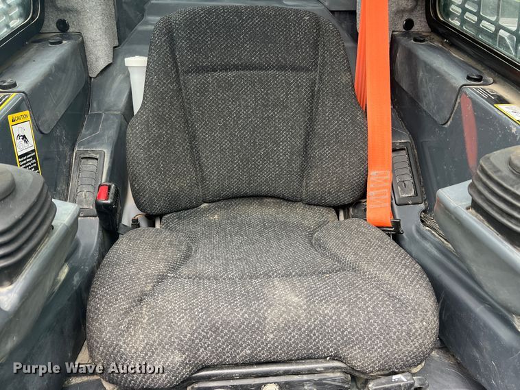 image for item DL4282 2019 John Deere 324G  skid steer loader