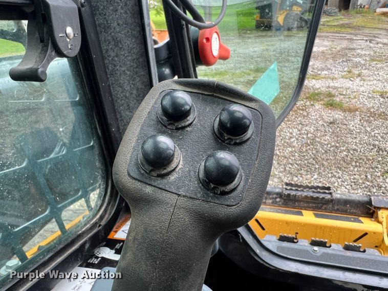 image for item DL4282 2019 John Deere 324G  skid steer loader