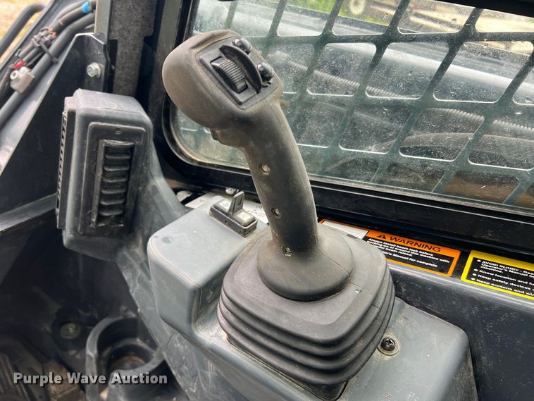 image for item DL4282 2019 John Deere 324G  skid steer loader