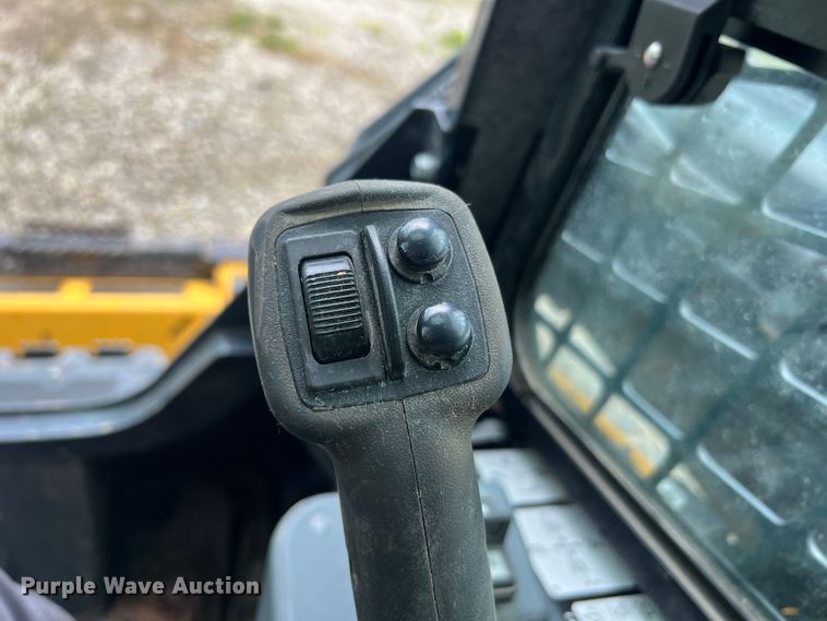 image for item DL4282 2019 John Deere 324G  skid steer loader