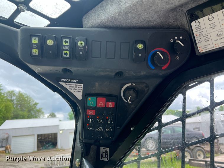 image for item DL4282 2019 John Deere 324G  skid steer loader