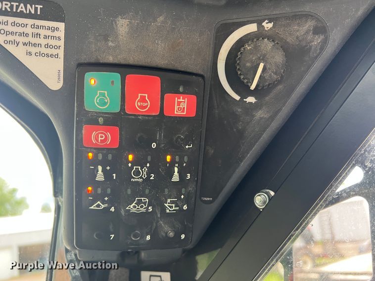 image for item DL4282 2019 John Deere 324G  skid steer loader