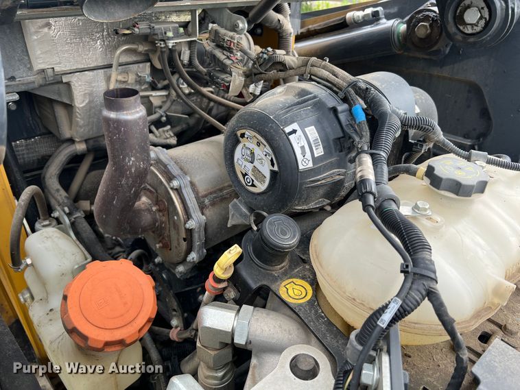 image for item DL4282 2019 John Deere 324G  skid steer loader