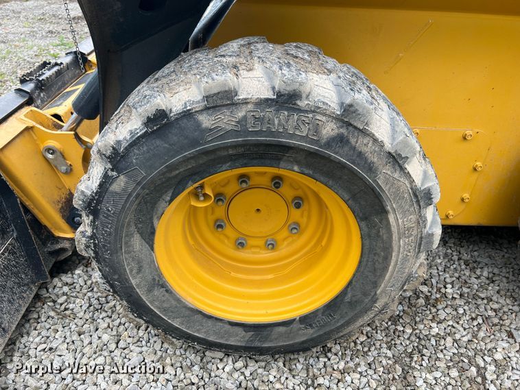 image for item DL4282 2019 John Deere 324G  skid steer loader