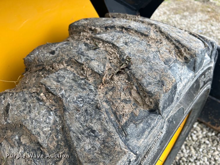 image for item DL4282 2019 John Deere 324G  skid steer loader