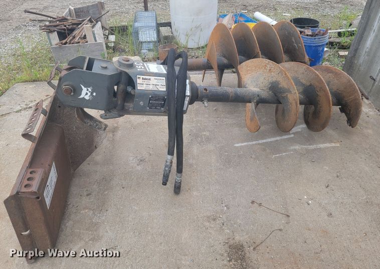 image for item DL4301 Bobcat 15C  skid steer auger