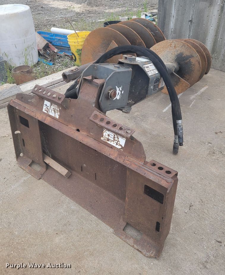 image for item DL4301 Bobcat 15C  skid steer auger